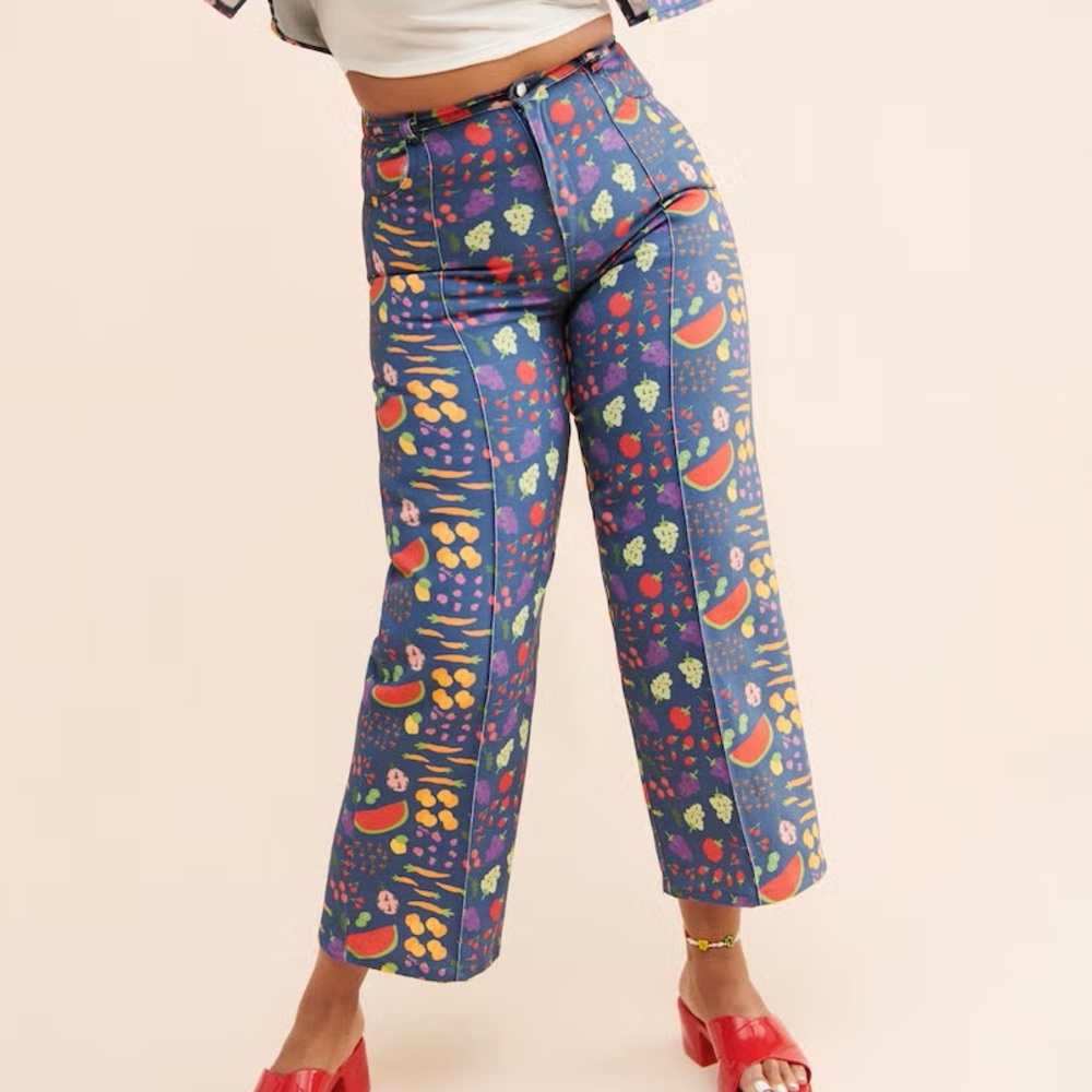Lisa Says Gah Blue Floral & Fruit Wide Leg Jeans - Picture 4 of 9